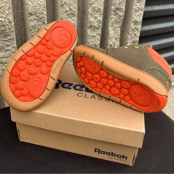 NWOT Reebok Branded Baby Shoes - Picture 5 of 7